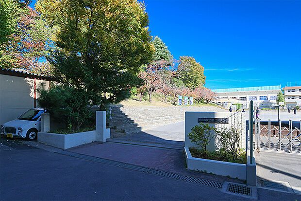 第二中学校(現地より徒歩14分)