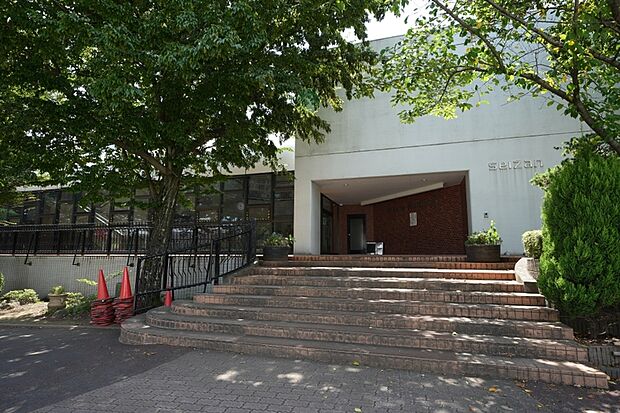 晴山幼稚園（現地より徒歩4分）