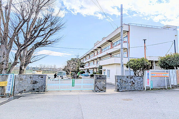 大宮西小学校（現地より徒歩21分）