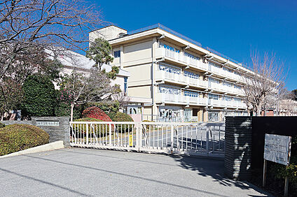 逆井小学校（現地より徒歩13分） 約1020m