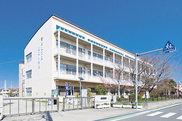 西町小学校（現地より徒歩7分）