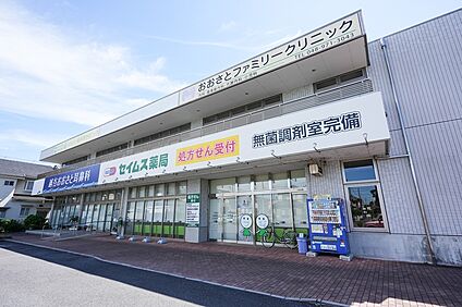 おおさとファミリークリニック（現地より徒歩3分） 約210m