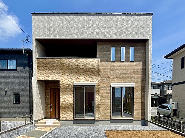 【2号棟 LDK】
家族の会話がはずむ開放的なLDK