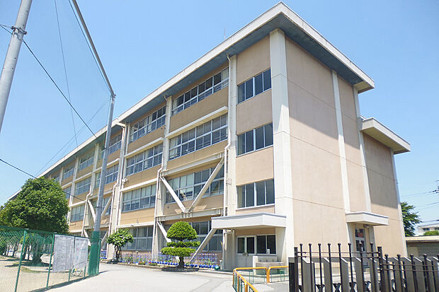 宇都宮市立豊郷南小学校(約1,600m)