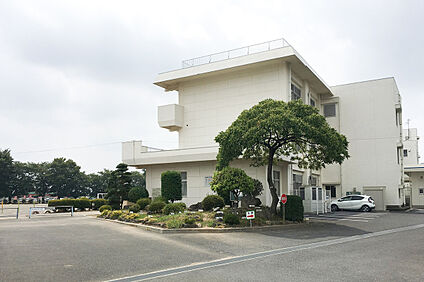 深谷市立岡部西小学校 290m(徒歩4分)