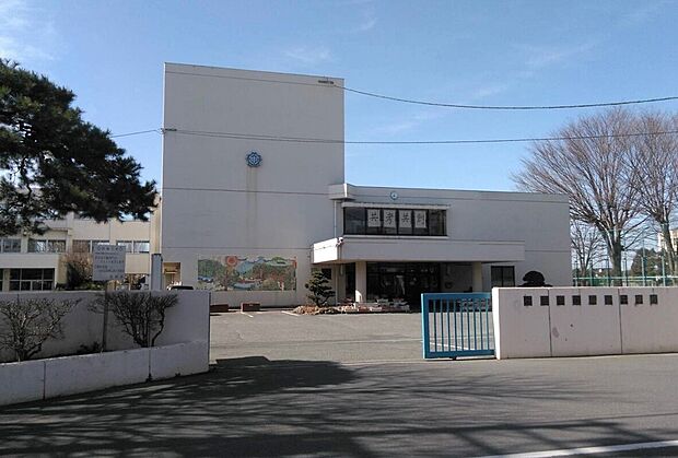 行田市立長野中学校(約220m)