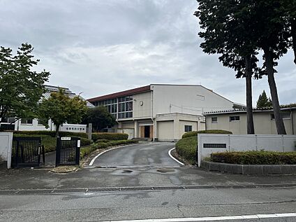 寄居町立男衾中学校 2000m(徒歩25分)