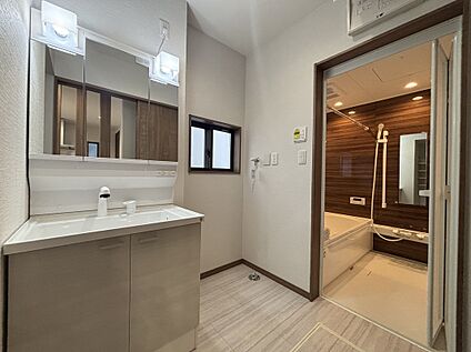 【３号棟　洗面脱衣所】