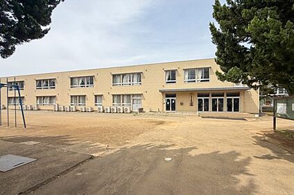 つくば市立谷田部小学校 徒歩1800m