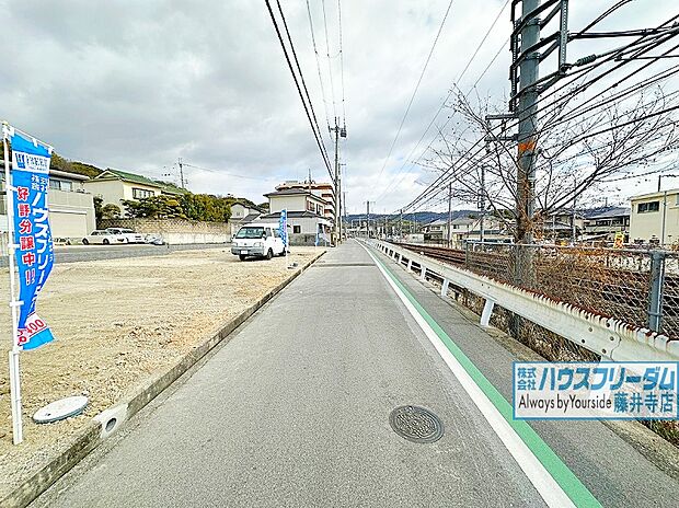全面道路はこちら！
JR関西本線「高井田」駅 徒歩約3分！
自転車を使えば、近鉄も利用できる便利な立地です。