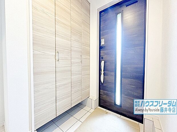 【玄関【同社施工例】】広々とした明るい玄関は気持ちがいいですね♪
