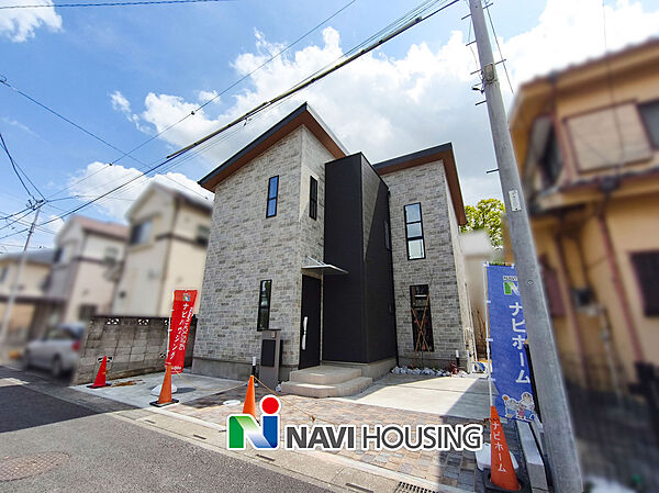 ■販売現地
建物完成しました。現地で陽当たりを確認してください。カースペースも広く、駐車もしやすい。