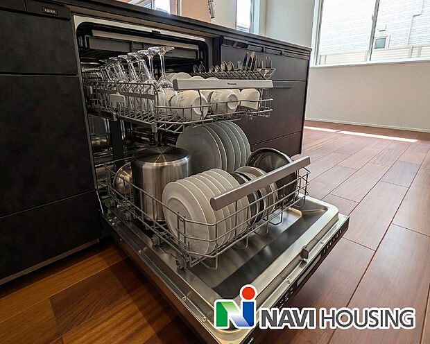 【ビルトイン食器洗い乾燥機 フロントオープンタイプ】高い洗浄力かつ大容量の食器洗い乾燥機タイプを採用。
調理から後片付けまで求められる高い機能を凝縮し進化しました。