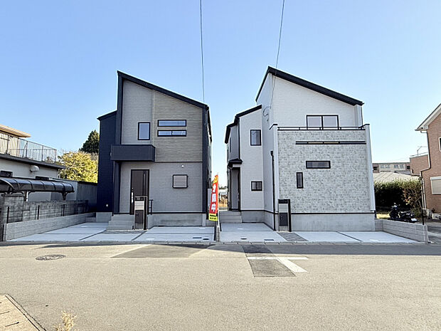 【（1）・（2）号棟　外観】　品質・性能にこだわったブルーミングガーデンの長期優良住宅。快適な暮らしが叶う間取り設計に、折上天井やアクセントクロスなど、空間にメリハリを演出するデザインも魅力です。仕様等、詳細は東栄住宅　千葉営業所【0120-57-1081】までお問合せください。