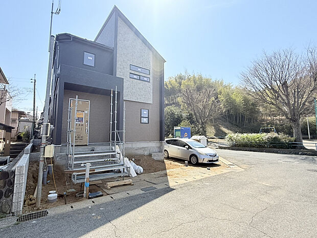 【2026.3.21　販売現地】　敷地面積54坪超！シーンに合わせてLDKと和室を一体化できる、解放感ある住まいです。2台分のカースペース有り。