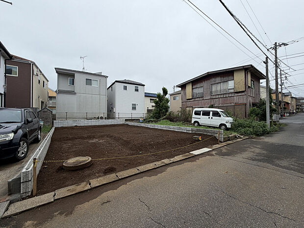 【2026/8/30　販売現地】　家族とのつながりを感じるリビングイン階段を採用！耐震等級3・制震ダンパーを採用した、地震に強い住宅です。