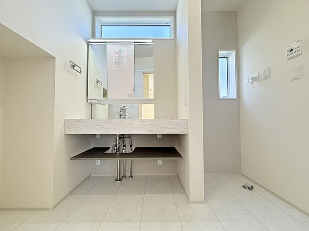 【【洗面脱衣所】】おしゃれで非日常的な空間を楽しめるホテルライクな洗面台