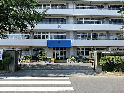 四街道市立四街道西中学校 722m