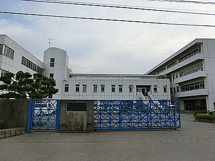 四街道市立四街道北中学校 383m