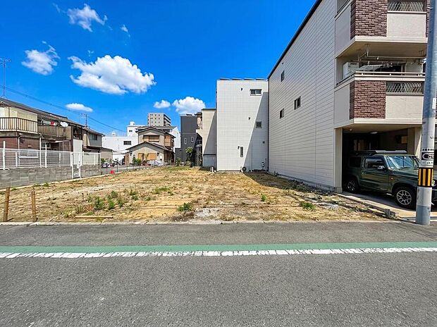 【和光ホームズ 阪南町6丁目 分譲地】
大阪メトロ御堂筋線「西田辺」駅まで徒歩7分。全2区画の自由設計対応分譲地が誕生。現況更地のため、プランが決定次第、スムーズに建築へ移行できます。
