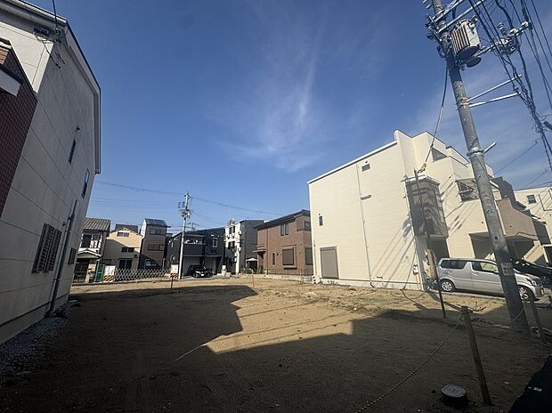 【和光ホームズ 東粉浜2丁目 分譲地】
南側道路に面する全2区画の分譲地が誕生！自由設計対応で、理想の住まいを実現できます。南海本線「粉浜」駅まで徒歩4分の利便性の良い立地です。