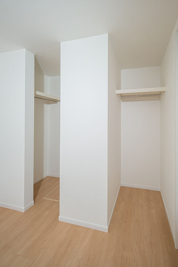 【【洋室収納/3号地】】各洋室はクローゼット付きです。衣類や小物類をすっきりと収納でき、住空間を広く使うことができます。