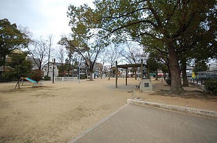 生野南公園 約400m(徒歩5分)