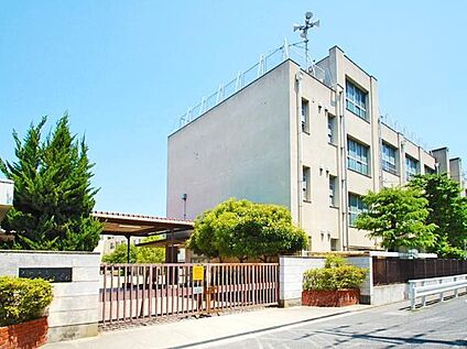 加美南部小学校 約750m(徒歩10分)
