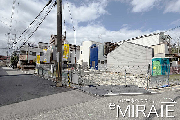 現地(2026年3月)撮影
南側・東側が道路に面した開放的な立地。現地ご案内可能です!お気軽にお問い合わせください!