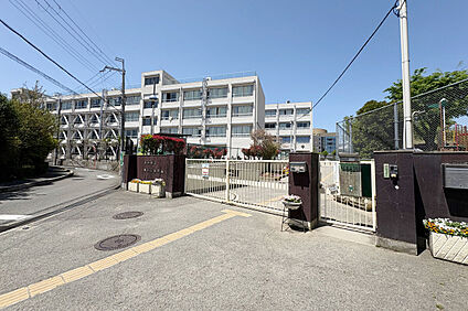 豊中市立第十三中学校 約700ｍ(徒歩9分)