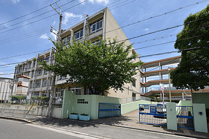 豊中市立第十七中学校 約1400m(徒歩18分)