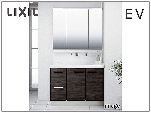 【LIXILシャワートイレ】バックガードがミラー下まであり、洗面ボウルと一体成形になった「キレイアップカウンター」。つなぎ目などの凹凸がなく、汚れもサッとひと拭き!上から水がでる「キレイアップ水栓」は、水栓まわりに水がたまらないので拭き掃除の手間がほとんどありません!