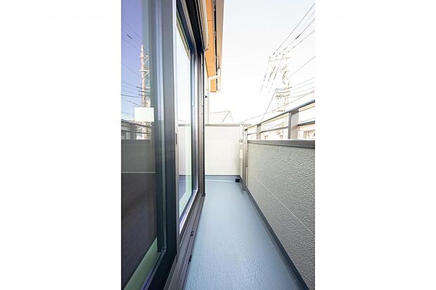 【3期バルコニー】3期バルコニー/陽当り良好なバルコニーは洗濯物などを乾かすのに適しています。