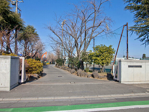 新座市立第三中学校(約1,086m)