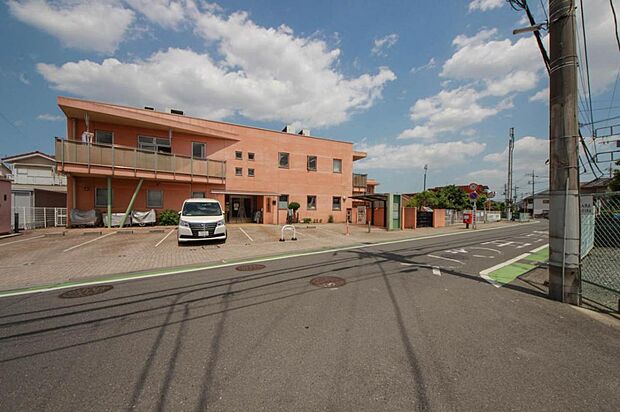 栄保育園(約242m)