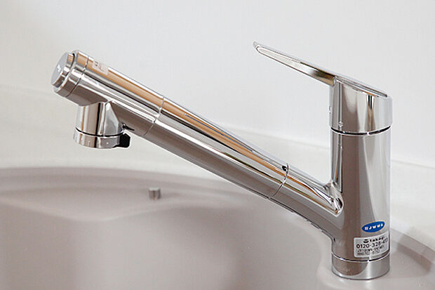 【【蛇口一体型浄水器クローレ】】“飲む・洗う・調理”のあらゆるシーンに対応し、いつでも安心でおいしい水が味わえる蛇口一体型浄水器です。ワンプッシュで浄水・原水の切替ができます。