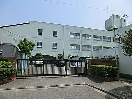 小金井市立南中学校 900m