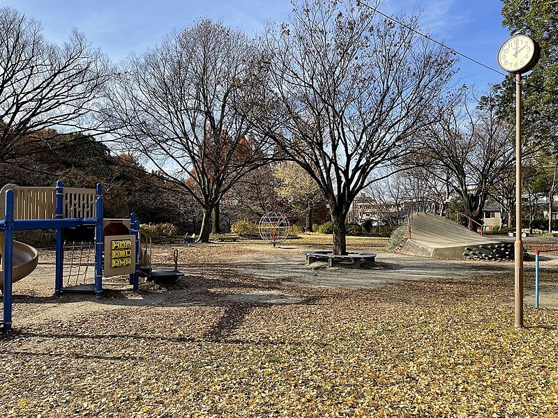 茶屋ヶ坂公園　徒歩7分(約520～530m)