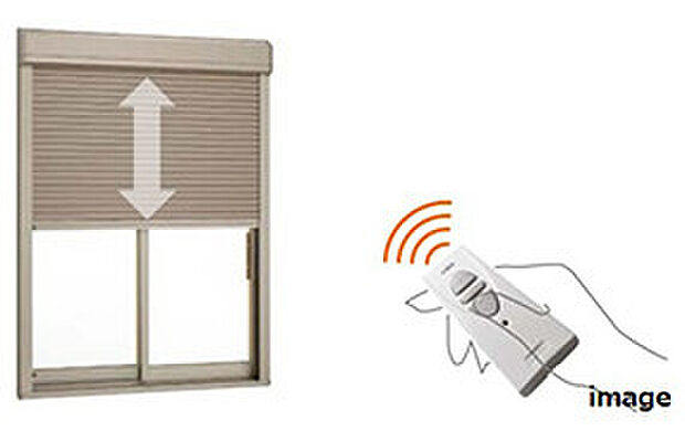 【電動シャッター（1階引違い窓）】引違い窓には防風・防犯性を高める電動シャッターを採用。窓を開けずにスイッチひとつで開閉できるので便利です。（1階）
