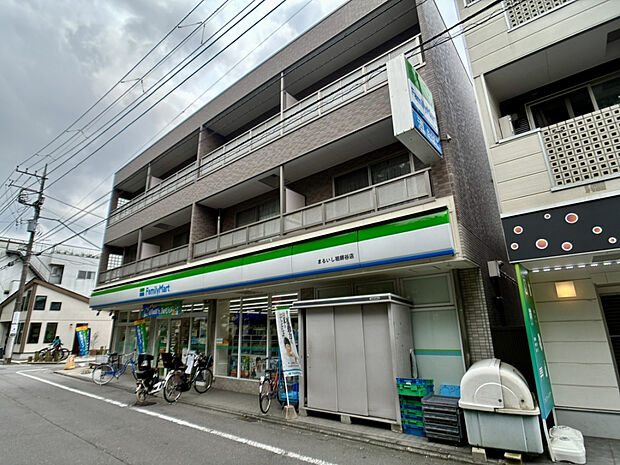 ファミリーマートまるいし祖師谷店（約800m）