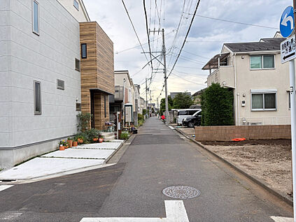 【前面道路を含む現地写真】