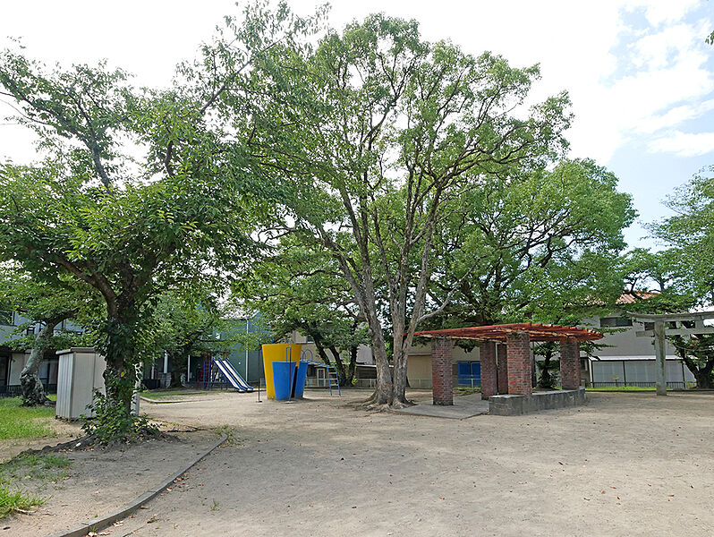 桜公園まで徒歩約２分（170ｍ）