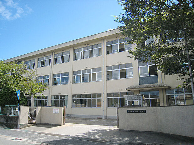 鳩里小学校
