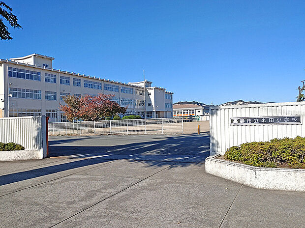 米田小学校（約800m）