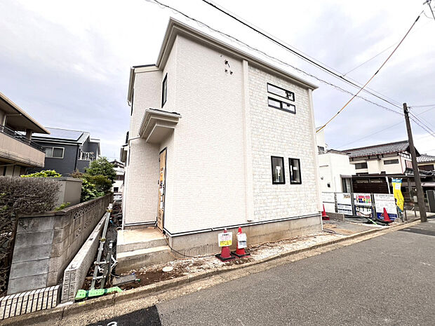 【外観】　1号棟の玄関は北側にあります。