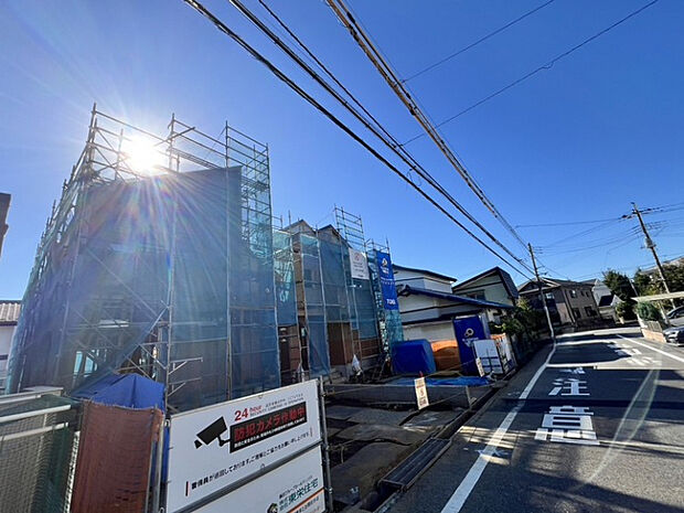 外観（10.11撮影）　手前から2号棟、1号棟