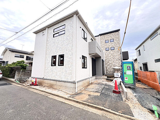 【【外観】】2号棟は旗竿地となっています。