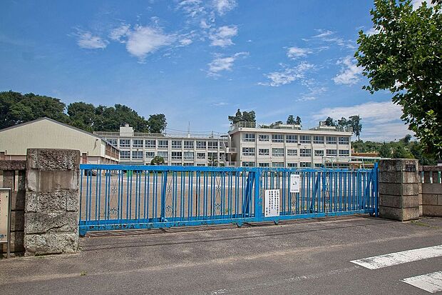 狭山市立水富小学校(約1,240m)