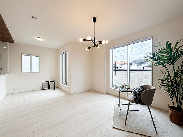 【リビング】　リビングとダイニングがゆるく分かれた、使い心地のよいリビングデザインです。