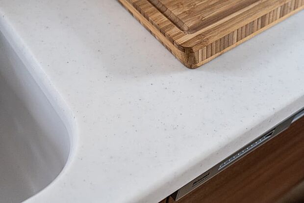 【【人造大理石カウンター】】ソフトな質感で人気の人工大理石カウンター｡シンプルなデザインとお手入れのしやすさを追求しました｡